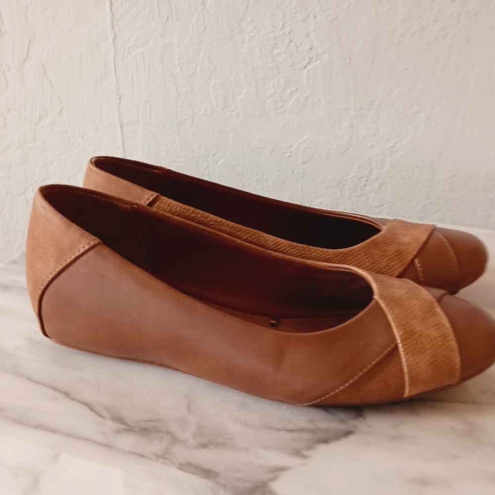 Chic Tan Women's Flats